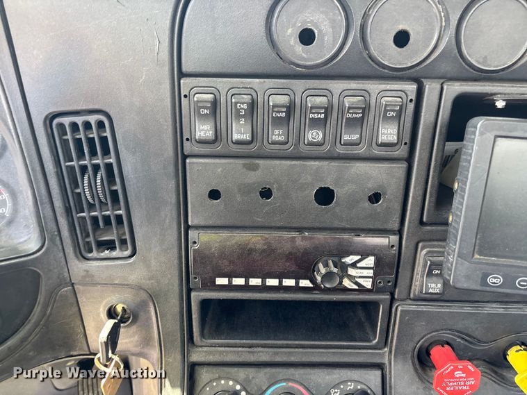 image for item ER7563 2017 International ProStar fuel truck
