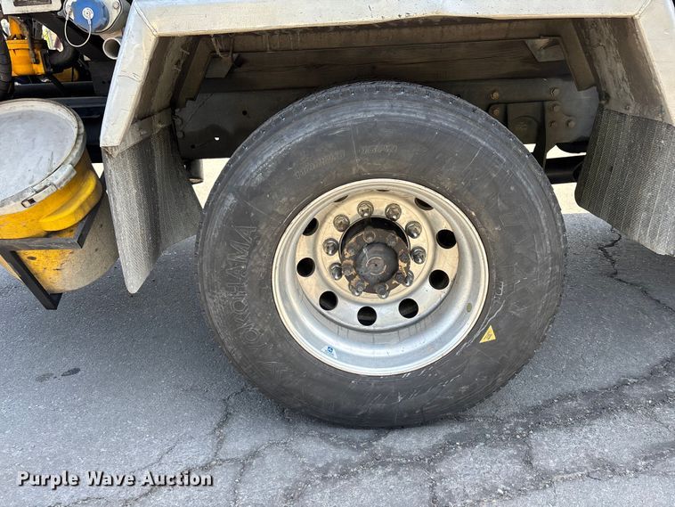 image for item ER7563 2017 International ProStar fuel truck