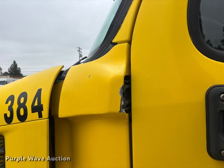 image for item ER7644 2012 Freightliner Cascadia fuel truck