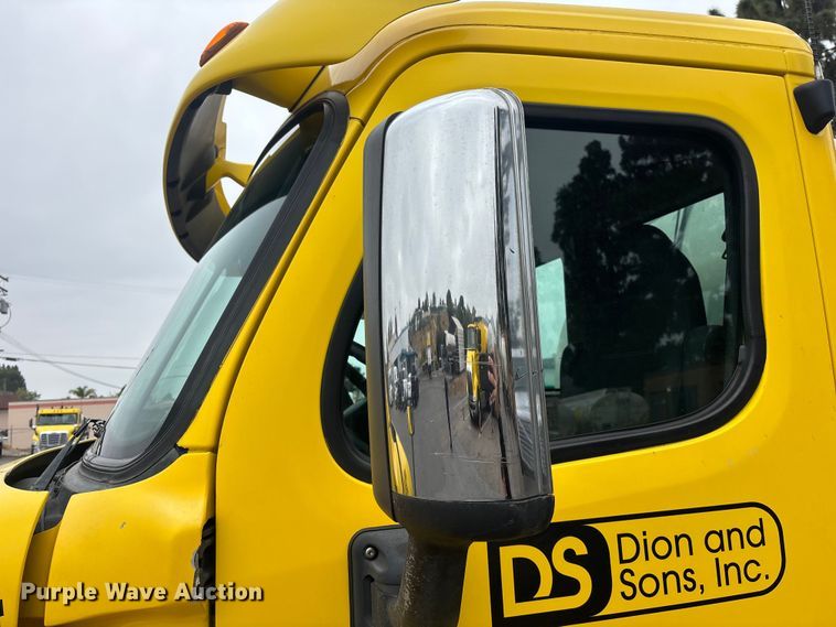 image for item ER7644 2012 Freightliner Cascadia fuel truck