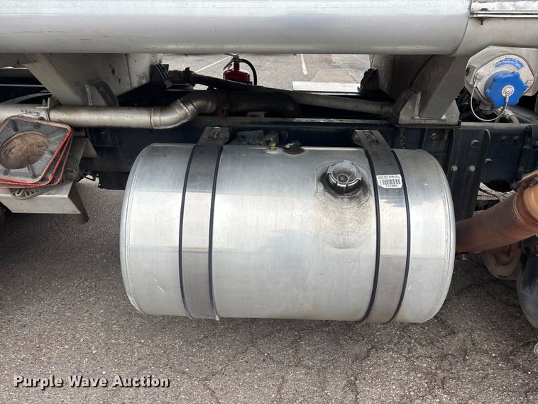 image for item ER7644 2012 Freightliner Cascadia fuel truck