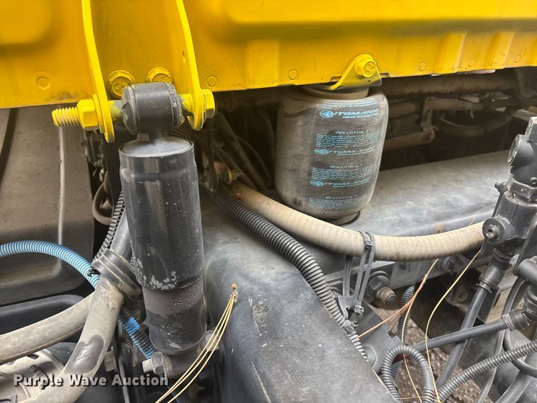 image for item ER7644 2012 Freightliner Cascadia fuel truck
