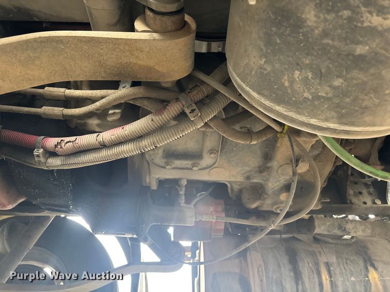 image for item ER7644 2012 Freightliner Cascadia fuel truck