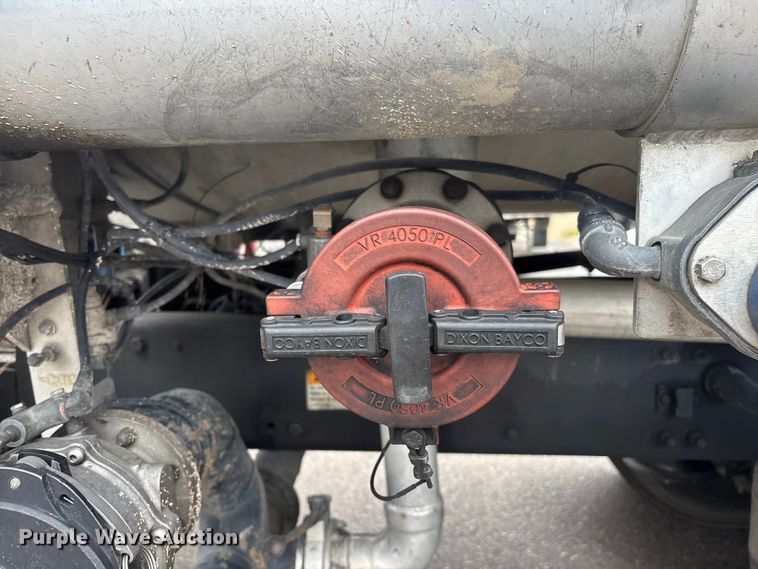 image for item ER7644 2012 Freightliner Cascadia fuel truck