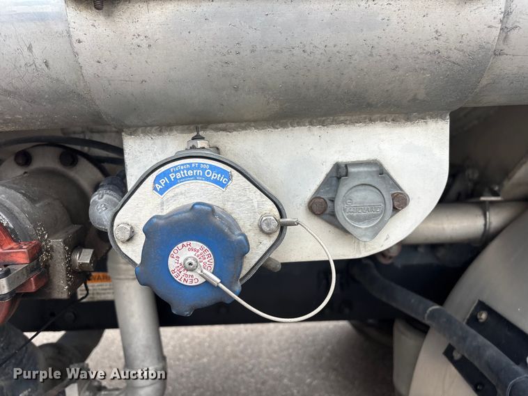image for item ER7644 2012 Freightliner Cascadia fuel truck