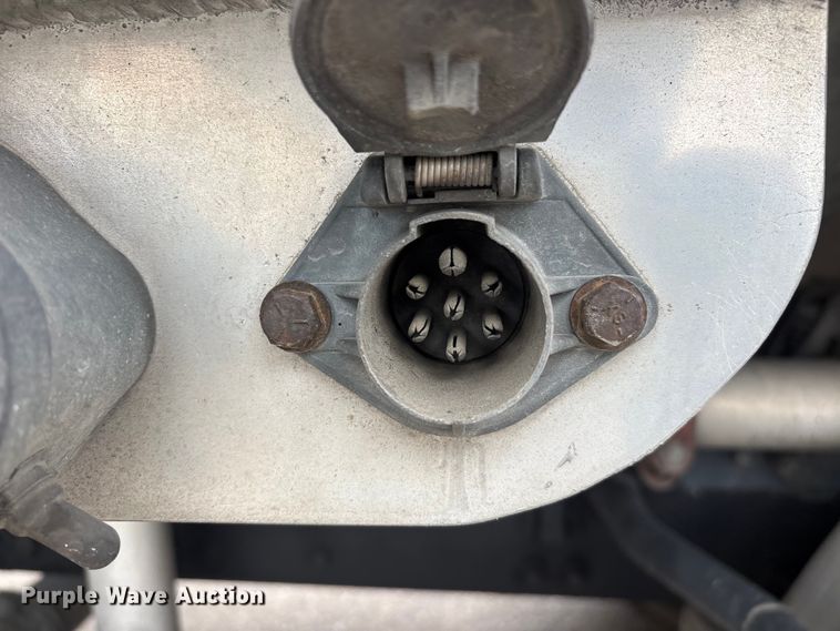 image for item ER7644 2012 Freightliner Cascadia fuel truck