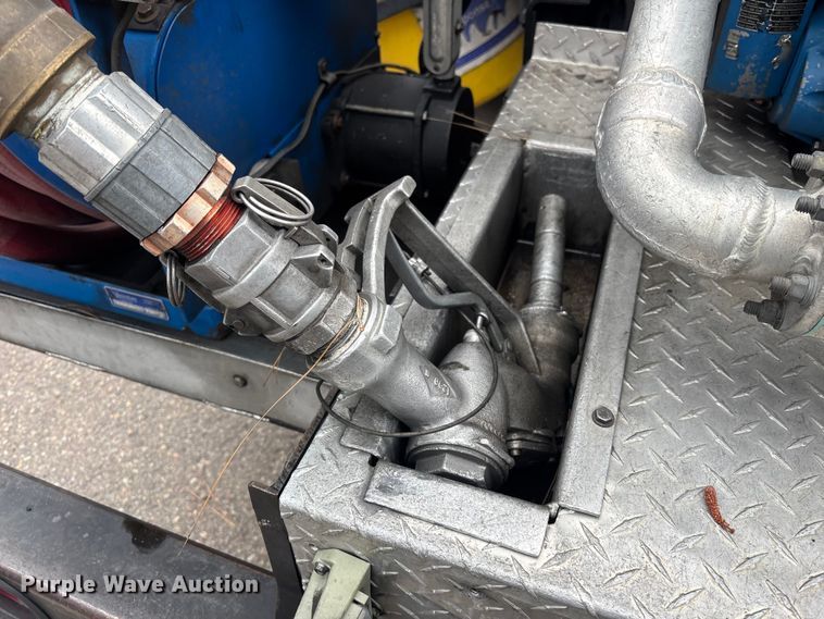 image for item ER7644 2012 Freightliner Cascadia fuel truck