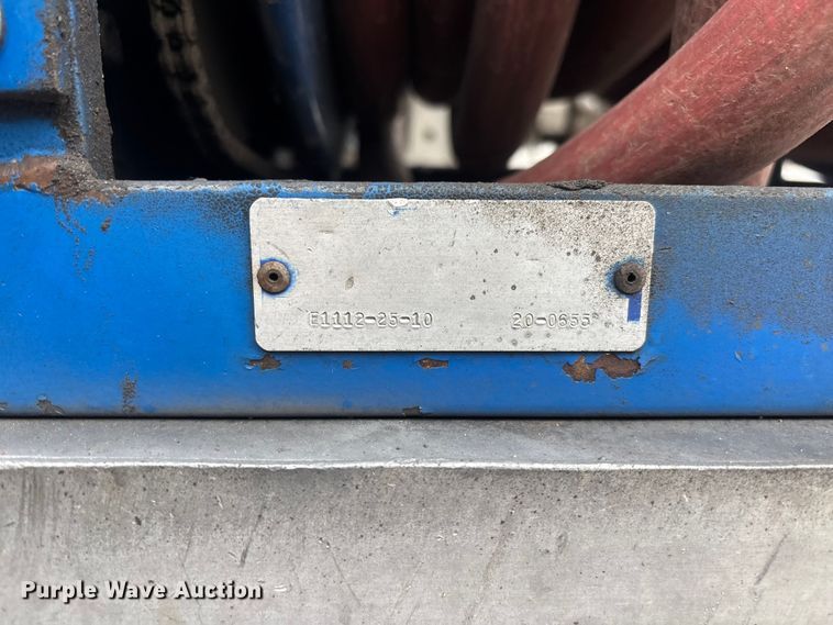 image for item ER7644 2012 Freightliner Cascadia fuel truck