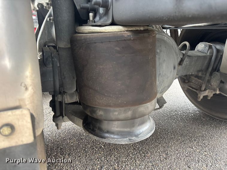 image for item ER7644 2012 Freightliner Cascadia fuel truck