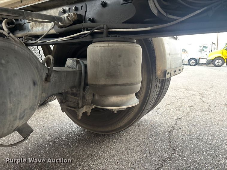image for item ER7644 2012 Freightliner Cascadia fuel truck