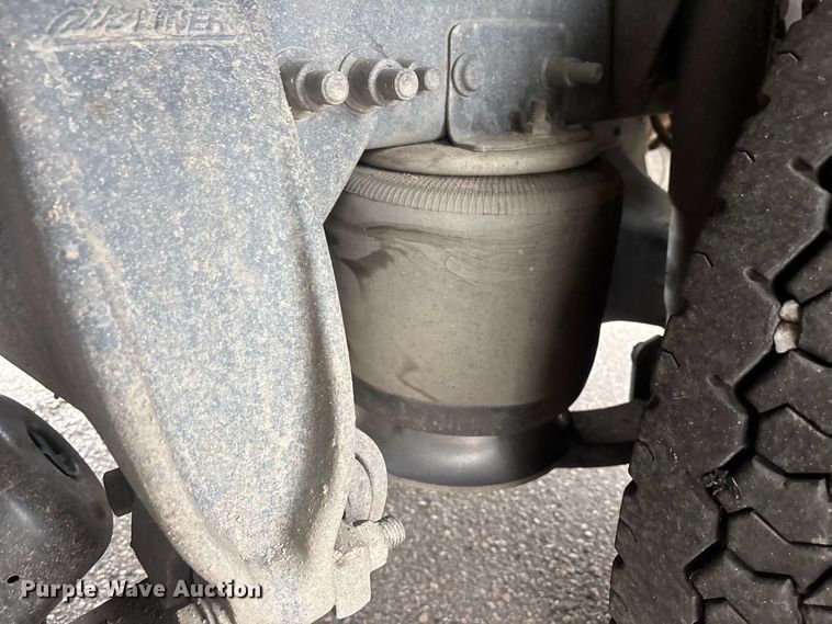 image for item ER7644 2012 Freightliner Cascadia fuel truck