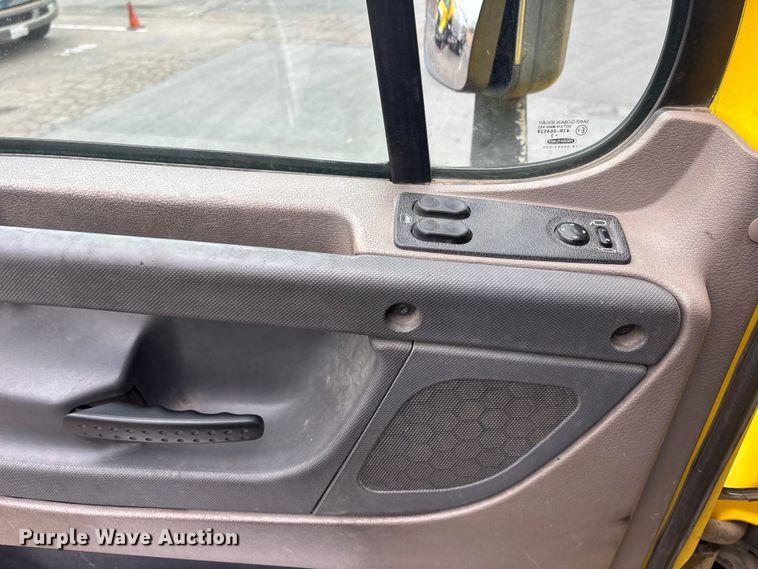 image for item ER7644 2012 Freightliner Cascadia fuel truck