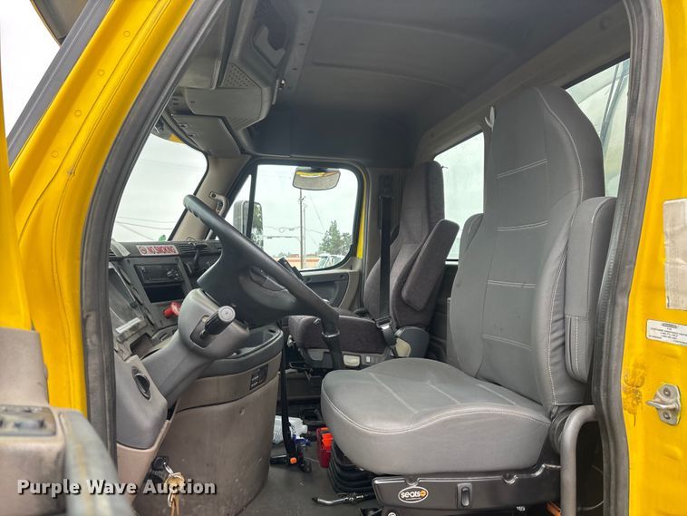 image for item ER7644 2012 Freightliner Cascadia fuel truck