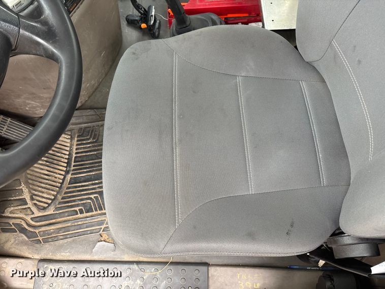 image for item ER7644 2012 Freightliner Cascadia fuel truck