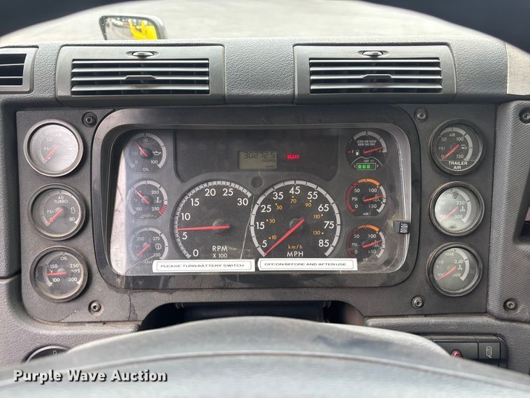 image for item ER7644 2012 Freightliner Cascadia fuel truck