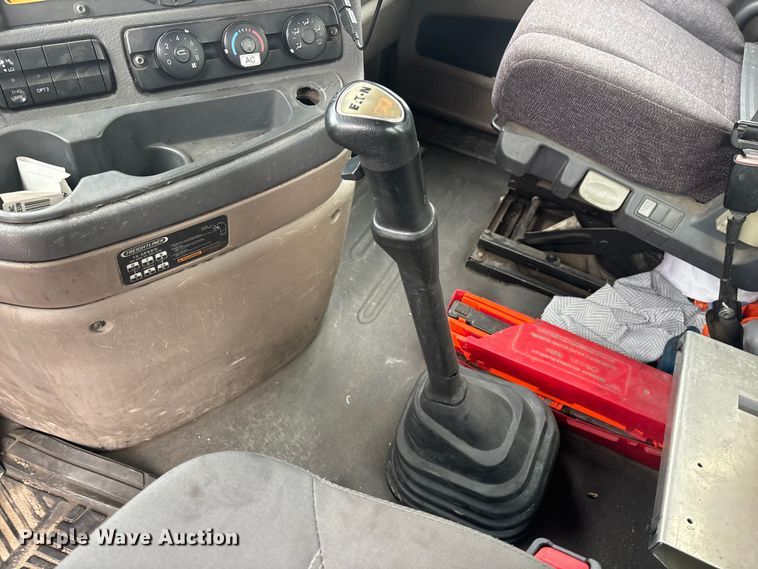 image for item ER7644 2012 Freightliner Cascadia fuel truck