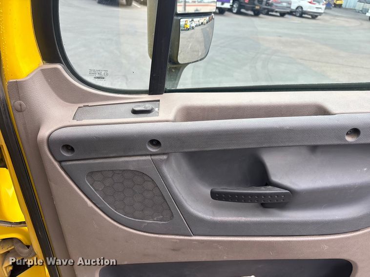 image for item ER7644 2012 Freightliner Cascadia fuel truck