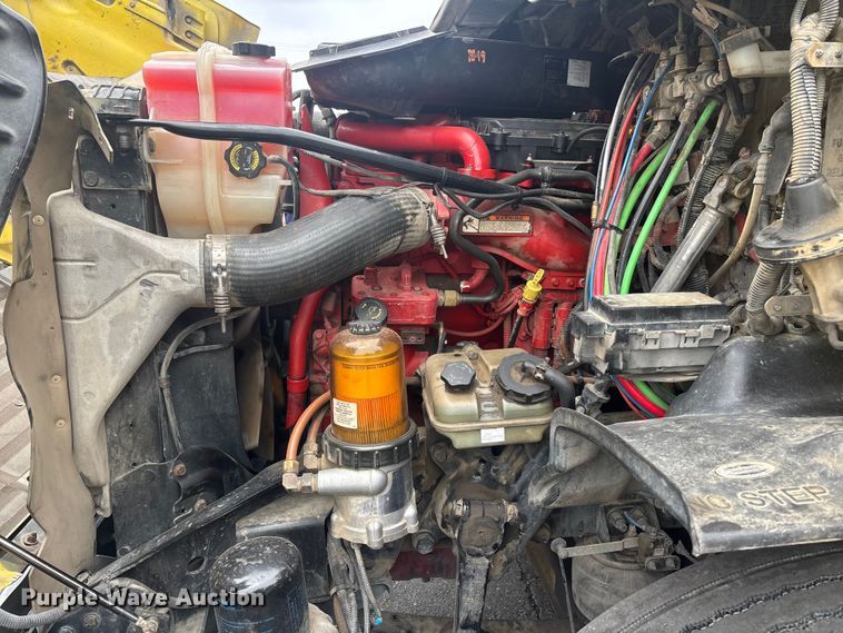 image for item ER7644 2012 Freightliner Cascadia fuel truck