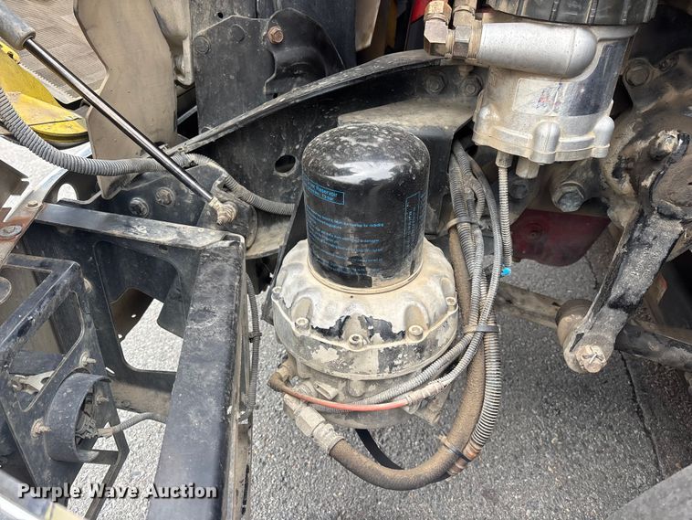 image for item ER7644 2012 Freightliner Cascadia fuel truck