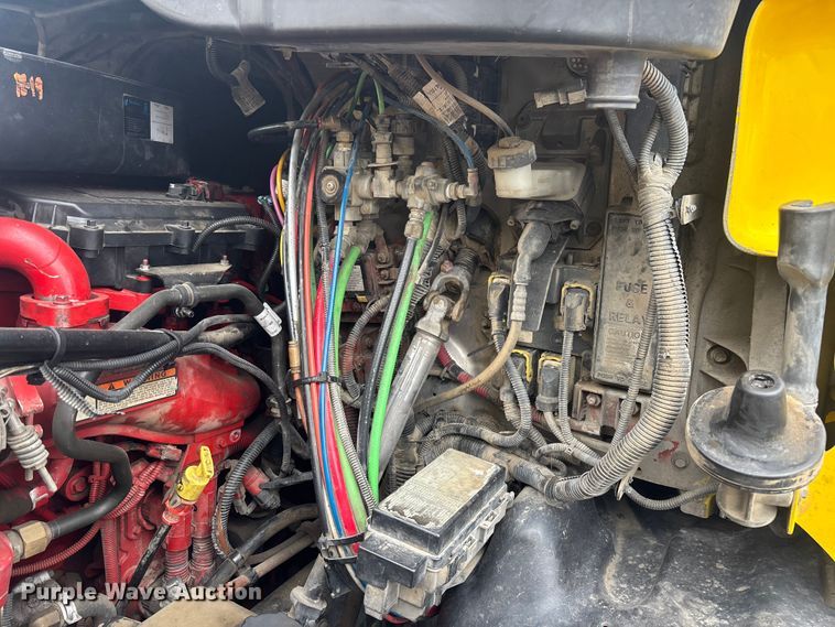 image for item ER7644 2012 Freightliner Cascadia fuel truck