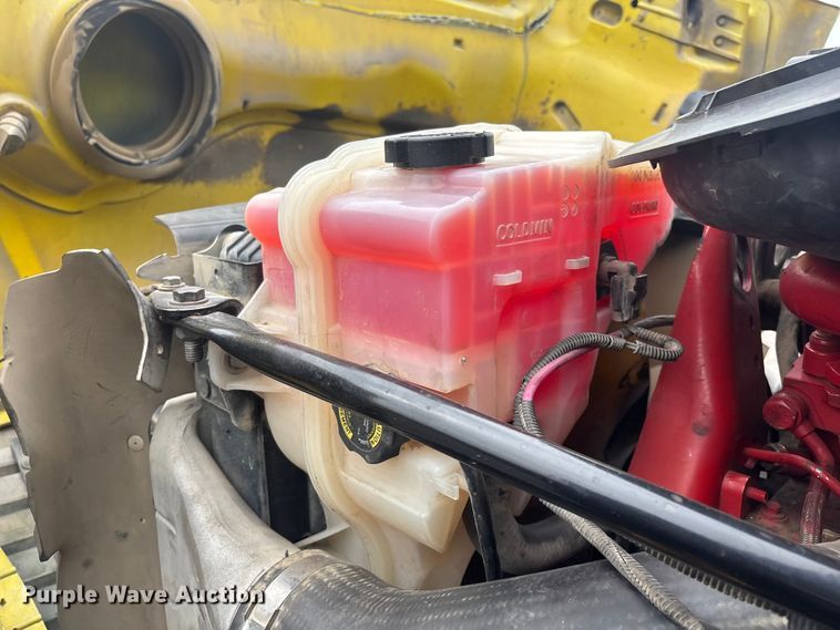 image for item ER7644 2012 Freightliner Cascadia fuel truck