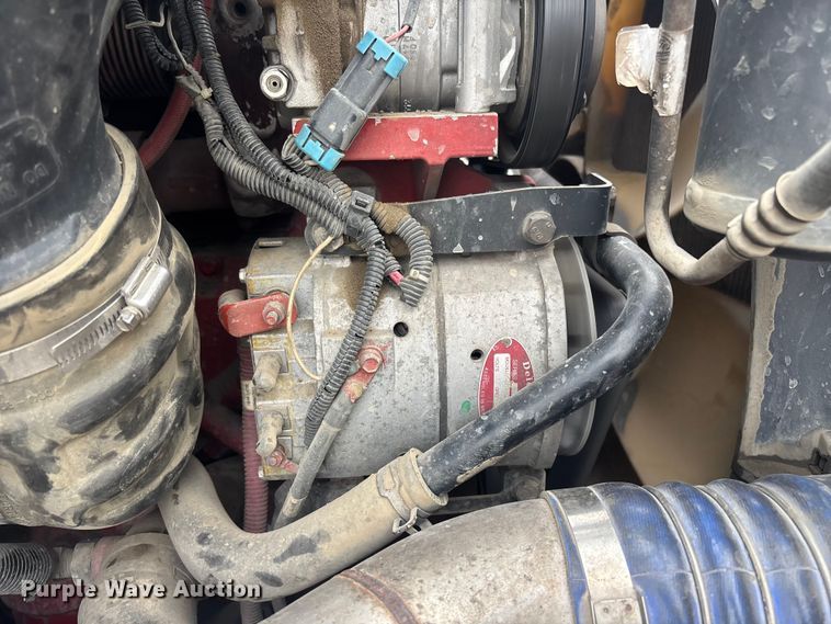image for item ER7644 2012 Freightliner Cascadia fuel truck