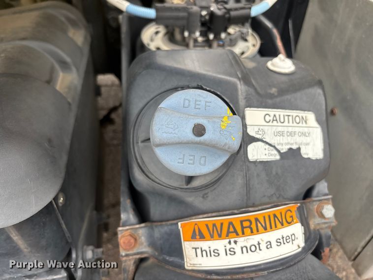 image for item ER7644 2012 Freightliner Cascadia fuel truck