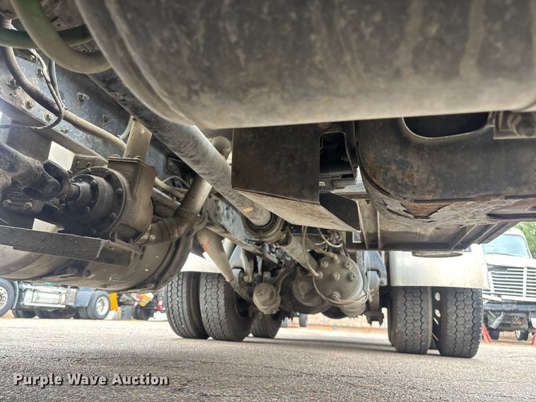 image for item ER7644 2012 Freightliner Cascadia fuel truck