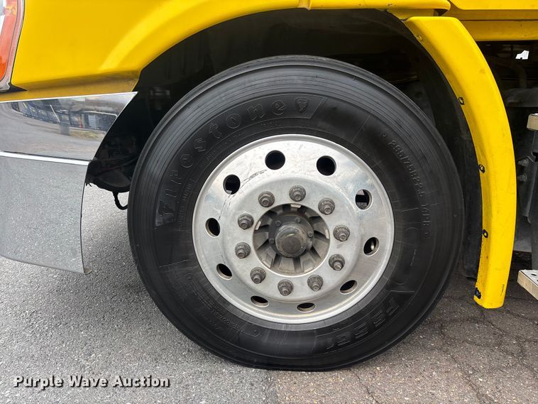 image for item ER7644 2012 Freightliner Cascadia fuel truck