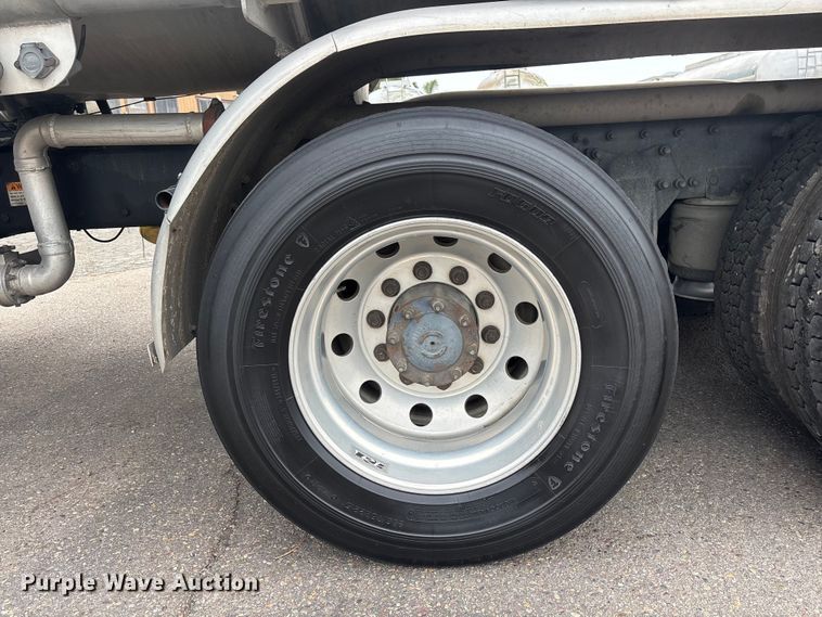 image for item ER7644 2012 Freightliner Cascadia fuel truck