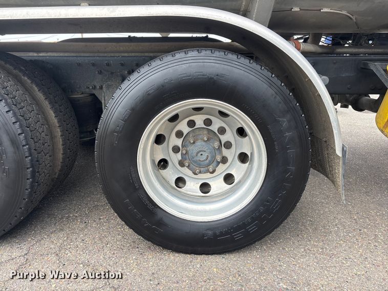 image for item ER7644 2012 Freightliner Cascadia fuel truck