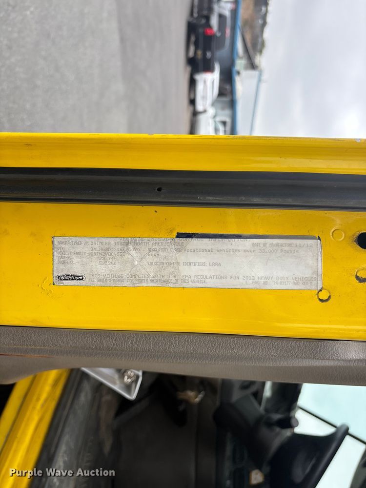 image for item ER7644 2012 Freightliner Cascadia fuel truck