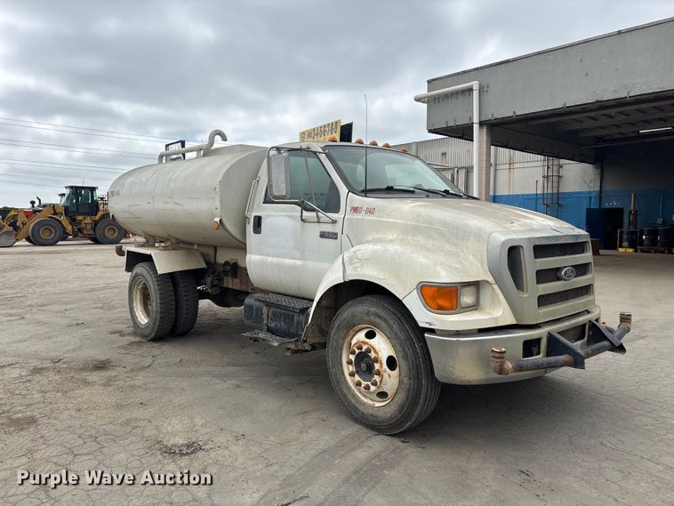 image for item ER7657 2005 Ford F650 Super Duty water truck