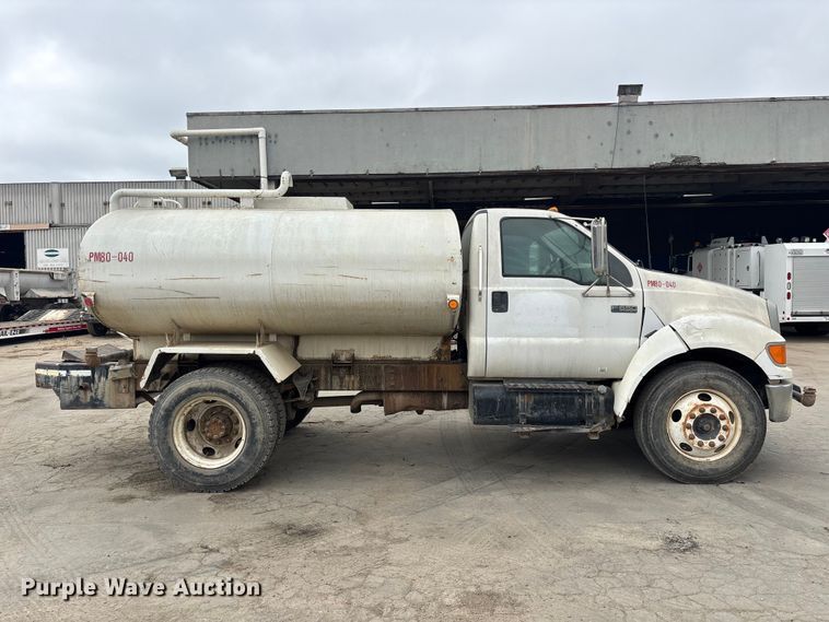 image for item ER7657 2005 Ford F650 Super Duty water truck