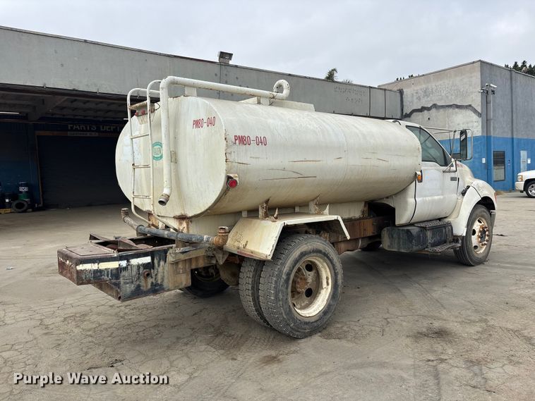 image for item ER7657 2005 Ford F650 Super Duty water truck