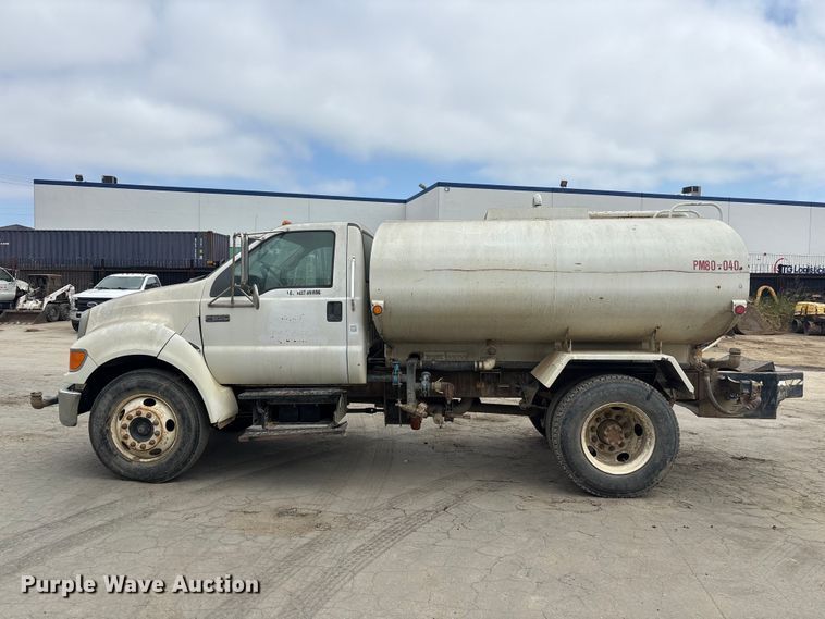 image for item ER7657 2005 Ford F650 Super Duty water truck