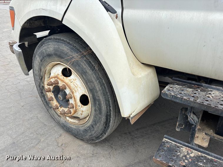 image for item ER7657 2005 Ford F650 Super Duty water truck