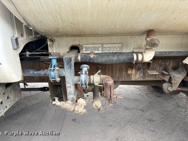 image for item ER7657 2005 Ford F650 Super Duty water truck