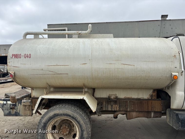 image for item ER7657 2005 Ford F650 Super Duty water truck