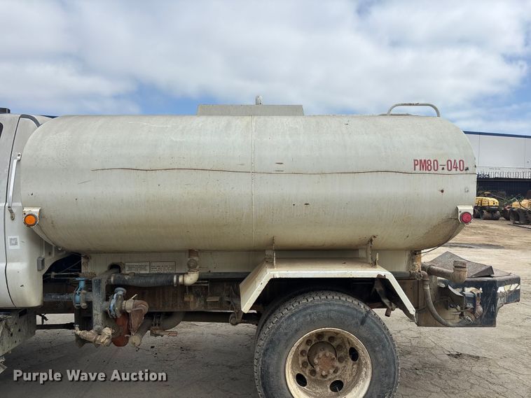image for item ER7657 2005 Ford F650 Super Duty water truck