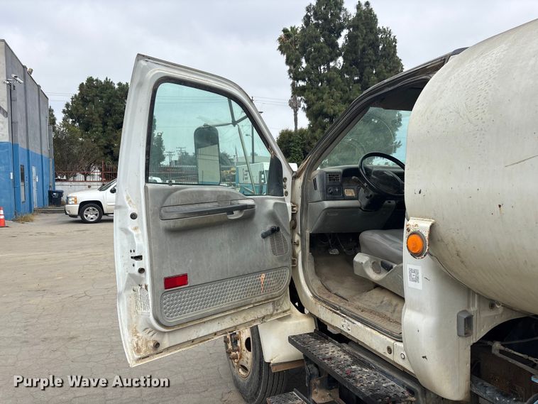 image for item ER7657 2005 Ford F650 Super Duty water truck