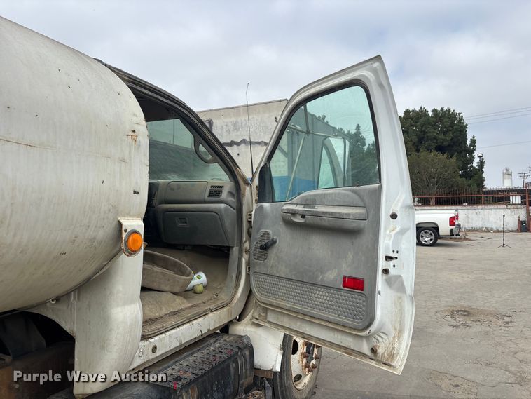 image for item ER7657 2005 Ford F650 Super Duty water truck