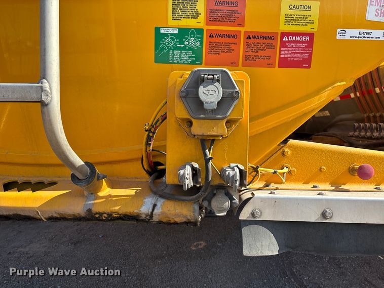image for item ER7667 2016 MAC tank trailer