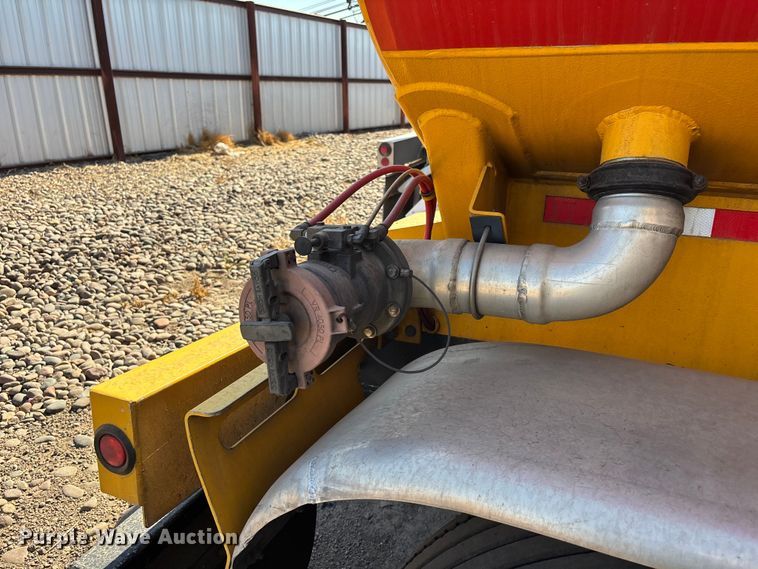 image for item ER7667 2016 MAC tank trailer