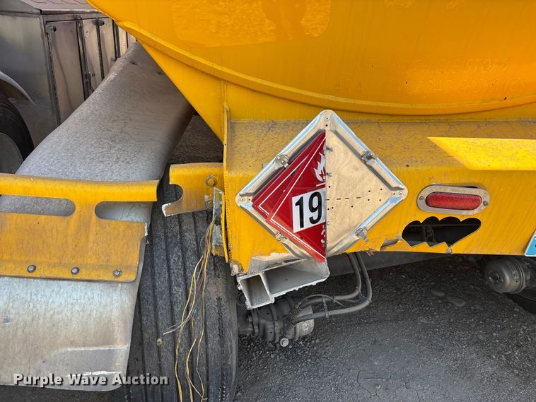 image for item ER7667 2016 MAC tank trailer
