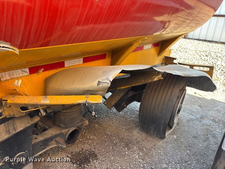 image for item ER7667 2016 MAC tank trailer
