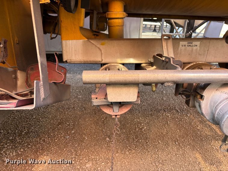 image for item ER7667 2016 MAC tank trailer