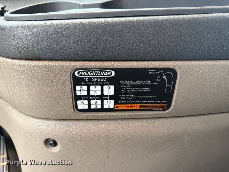 image for item ES5958 2017 Freightliner Cascadia 125 semi truck