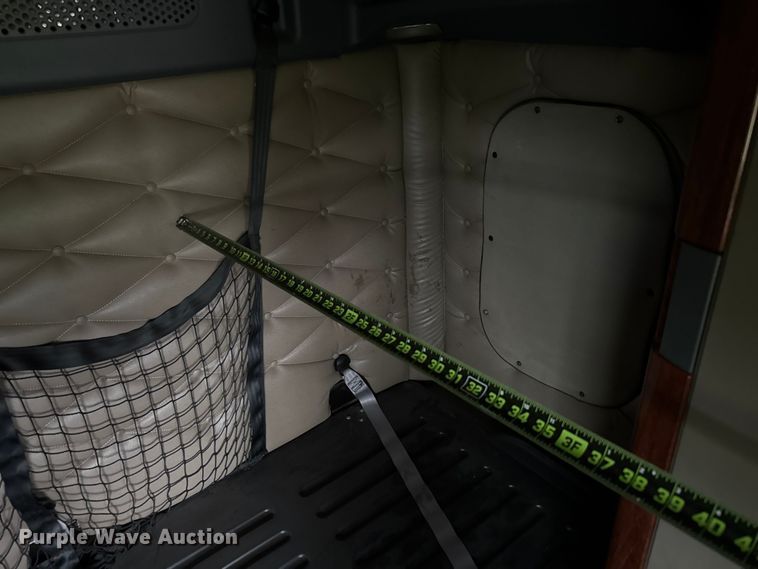 image for item ES5958 2017 Freightliner Cascadia 125 semi truck