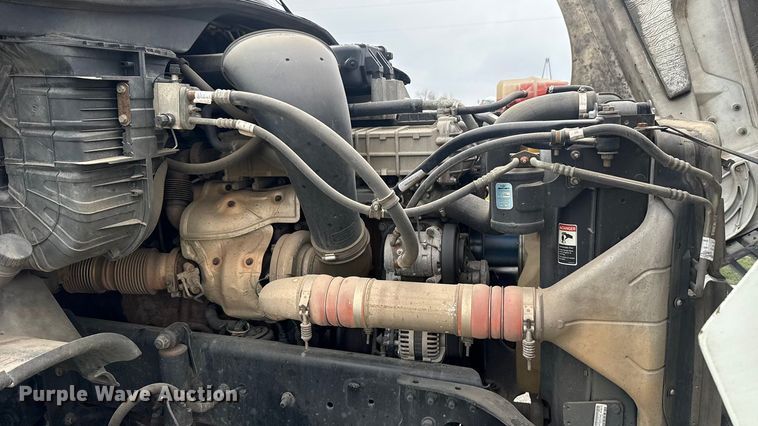 image for item ES5958 2017 Freightliner Cascadia 125 semi truck